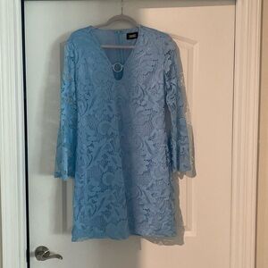 Alexa Admor Size 6
Powder Blue Nylon, with lining
Worn once